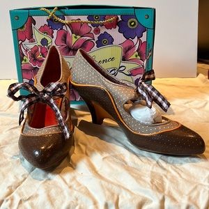 Never worn poetic license wedge